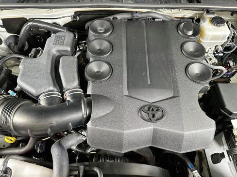 Used 2016 Toyota 4Runner Limited AWD/4WD image 31
