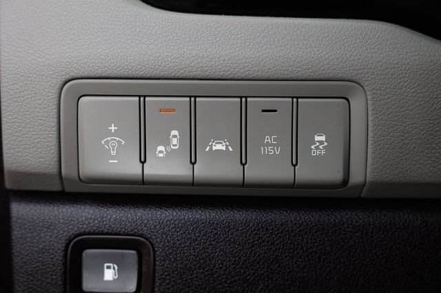 Used 2018 Kia Sedona SX Limited FWD image 53