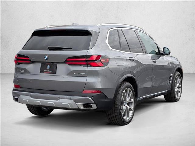 Certified 2026 BMW X5 xDrive40i w/ Premium Package AWD/4WD image 2