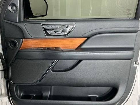 Used 2019 Lincoln Navigator Reserve AWD/4WD image 26