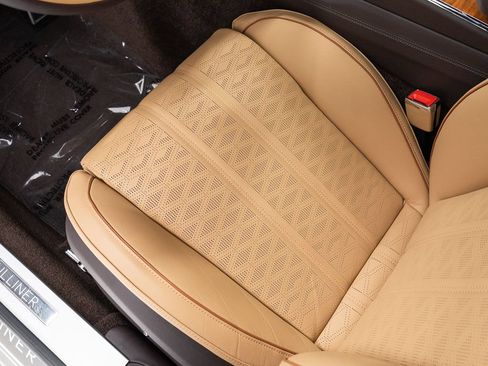 Used 2025 Bentley Flying Spur Plug-In Hybrid AWD/4WD image 19