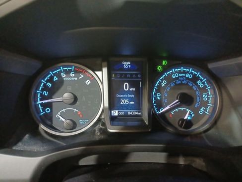 Used 2020 Toyota Tacoma TRD Off-Road w/ TRD Premium Off Road Package image 10