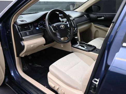 Used 2014 Toyota Camry LE FWD image 2