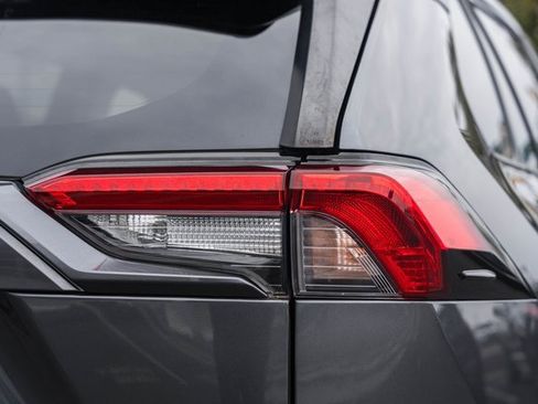 Used 2019 Toyota RAV4 XLE w/ Convenience Package image 7