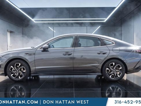Used 2025 Hyundai Sonata SEL FWD image 2
