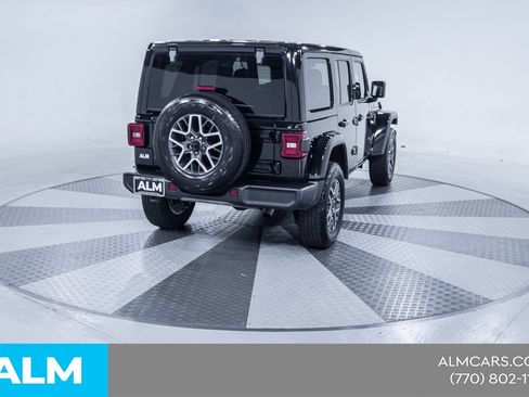 Used 2025 Jeep Wrangler Unlimited Sahara AWD/4WD image 10