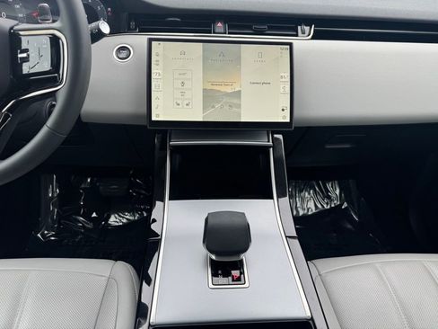 Used 2024 Land Rover Range Rover Evoque S image 13