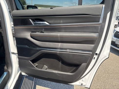 New 2026 Jeep Grand Wagoneer Summit AWD/4WD image 34
