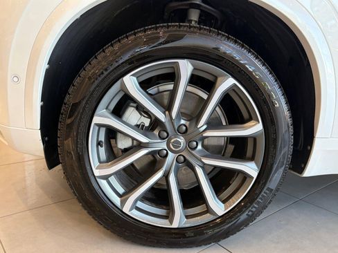 Used 2017 Volvo XC90 T6 Momentum w/ Vision Package AWD/4WD image 11