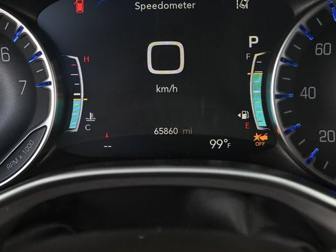Used 2024 Chrysler Pacifica Touring-L FWD image 16