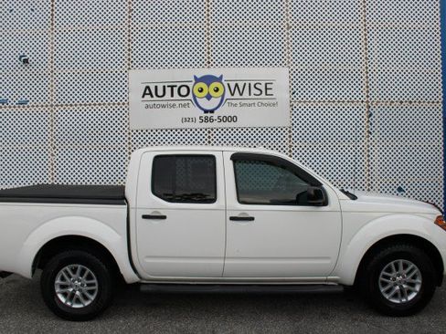Used 2015 Nissan Frontier SV RWD image 2