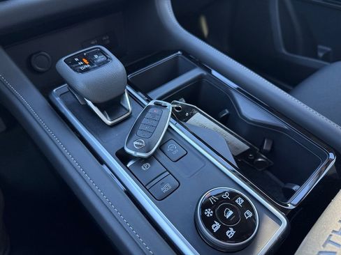 New 2026 Nissan Pathfinder SV image 31