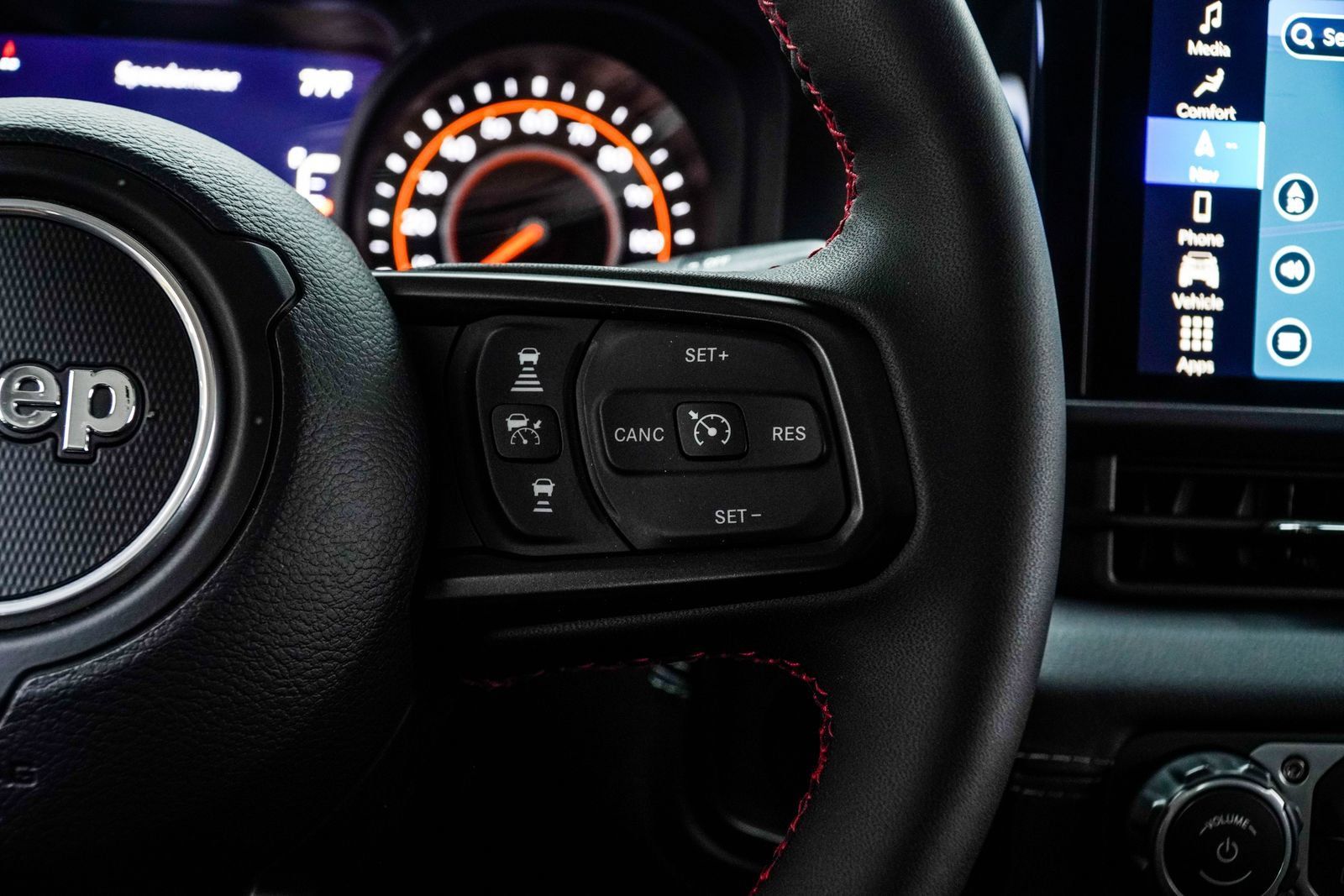Used 2024 Jeep Gladiator Rubicon w/ Technology Group AWD/4WD image 47