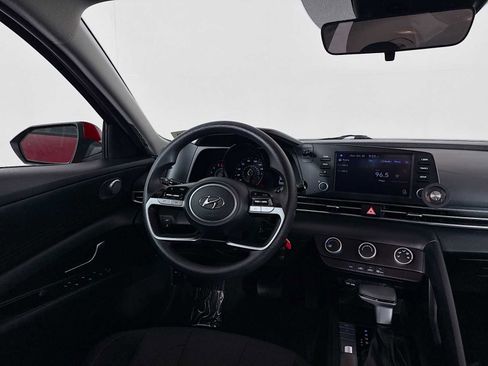 Used 2022 Hyundai Elantra SE w/ Cargo Package image 23