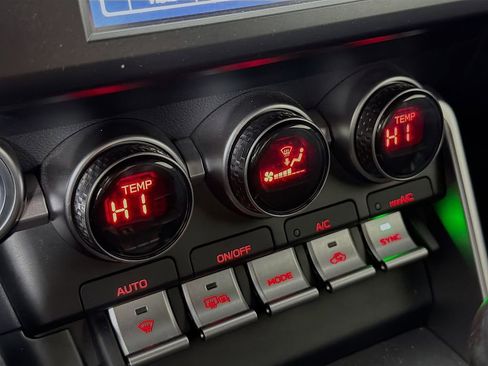 Used 2024 Toyota GR86 Premium image 16