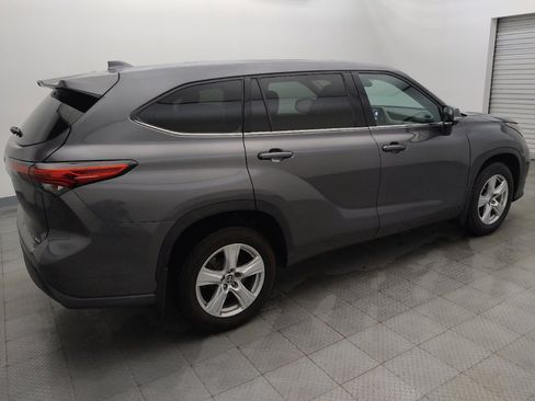 Used 2021 Toyota Highlander LE AWD/4WD image 10