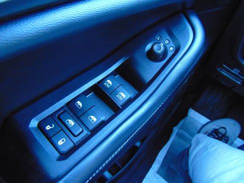 Used 2023 Jeep Grand Cherokee Altitude image 49