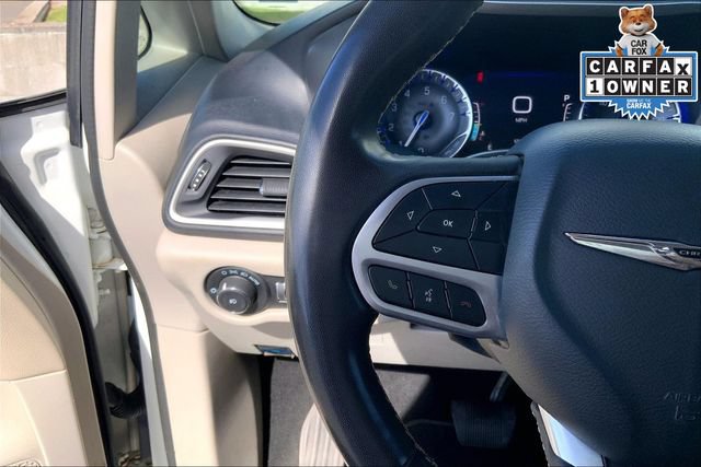 Used 2022 Chrysler Pacifica Touring-L FWD image 18