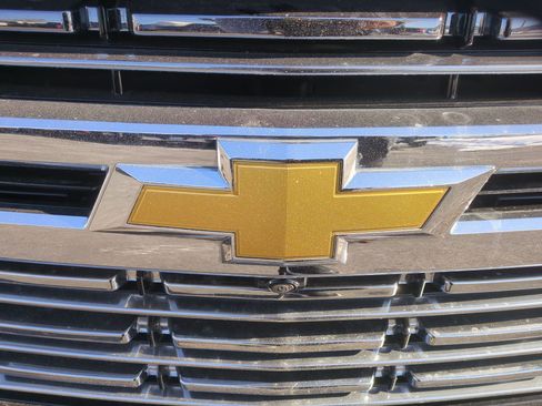 Certified 2024 Chevrolet Suburban Premier w/ Premium Package image 32