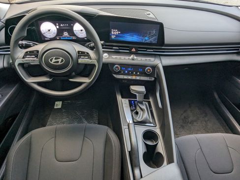 Certified 2025 Hyundai Elantra Sport image 12