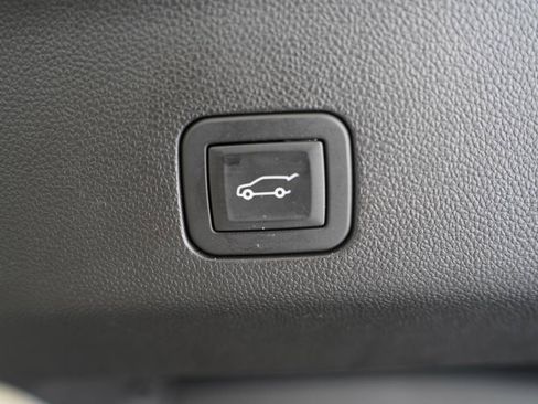 Used 2024 Chevrolet Tahoe Premier AWD/4WD image 35