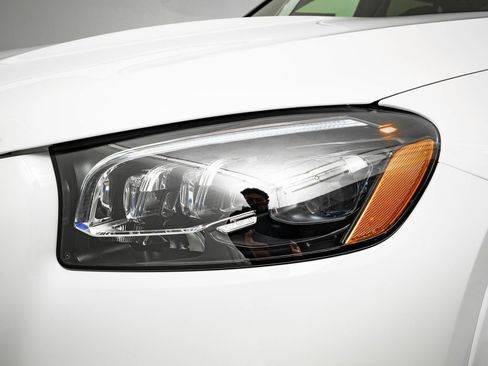 New 2026 Mercedes-Benz GLS 450 4MATIC image 16