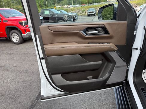 New 2026 GMC Yukon XL Denali Ultimate AWD/4WD image 16