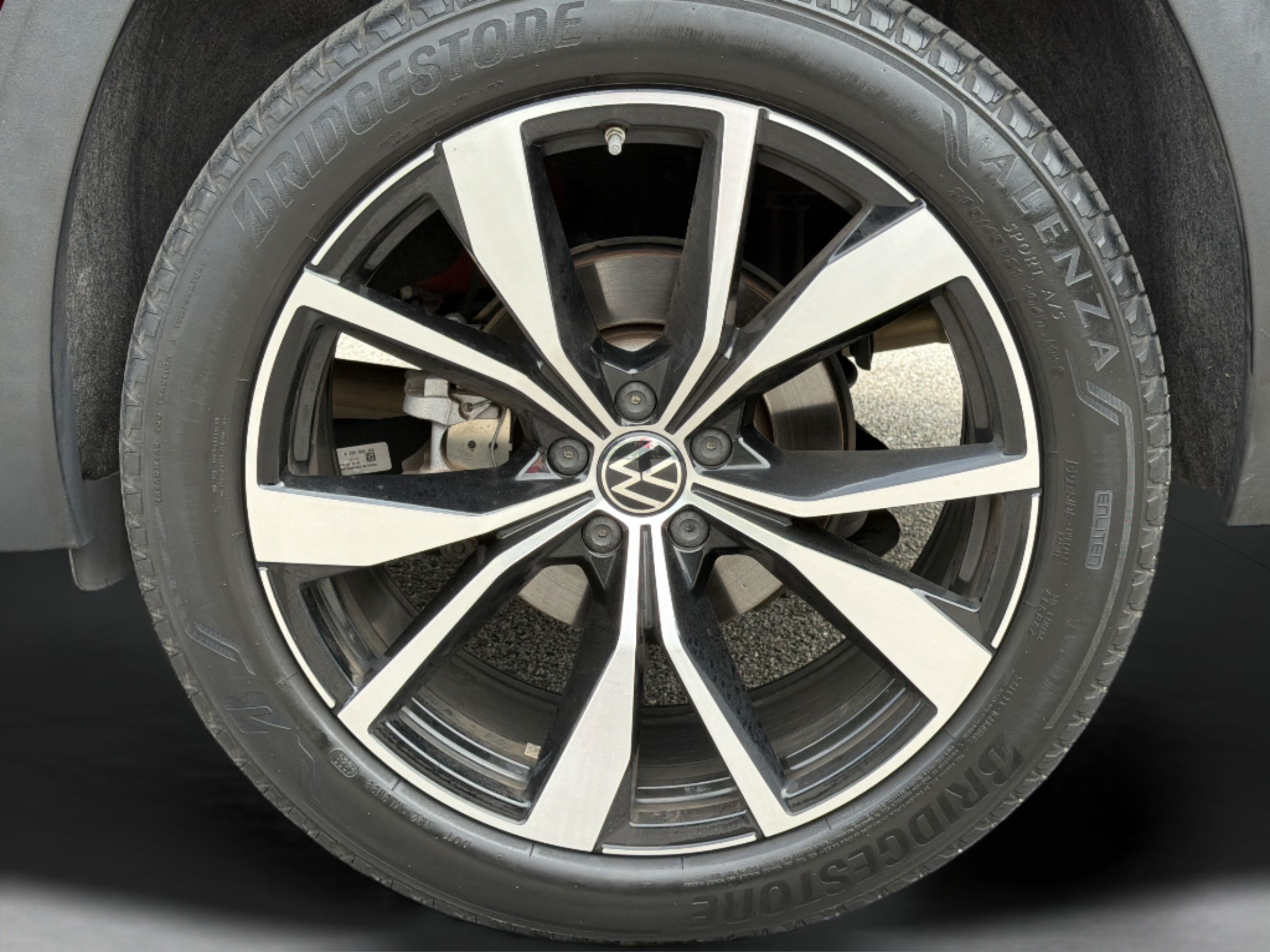 Used 2024 Volkswagen Atlas SEL Premium R-Line AWD/4WD image 33
