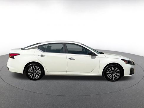 Used 2025 Nissan Altima 2.5 SV FWD image 16