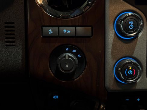 Used 2016 Ford F250 Lariat w/ Lariat Interior Package AWD/4WD image 9