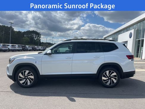 New 2026 Volkswagen Atlas SE FWD image 3