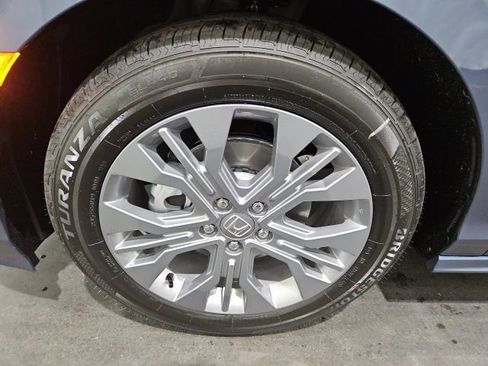 New 2026 Honda Odyssey Touring image 9