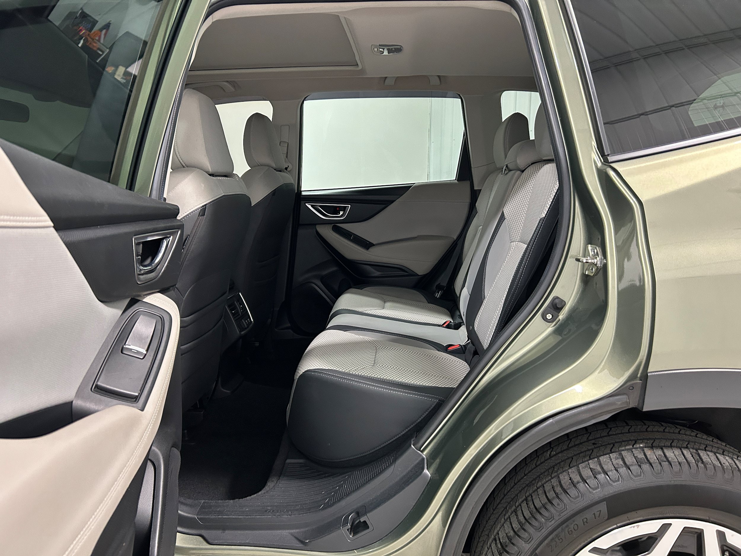 Used 2020 Subaru Forester Premium AWD/4WD image 30