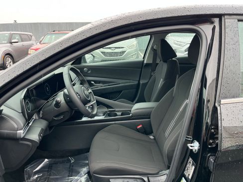 Used 2025 Hyundai Elantra SEL image 27