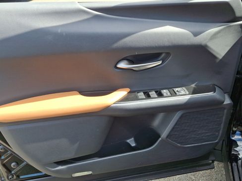 Used 2022 Lexus UX 200 w/ Accessory Package (Z1) FWD image 13