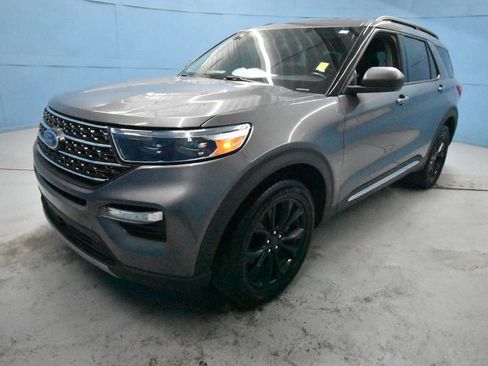Used 2021 Ford Explorer XLT w/ Equipment Group 202A AWD/4WD image 35