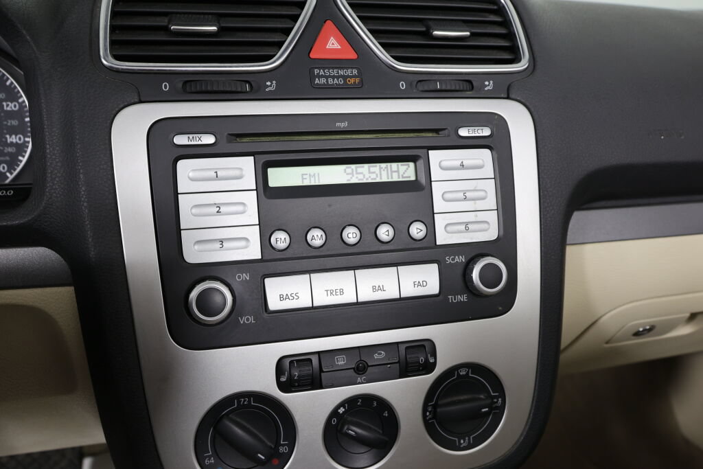 Used 2008 Volkswagen Eos 2.0T FWD image 25