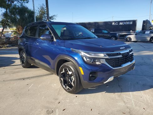 Certified 2025 Kia Seltos EX w/ EX Sunroof Package image 5