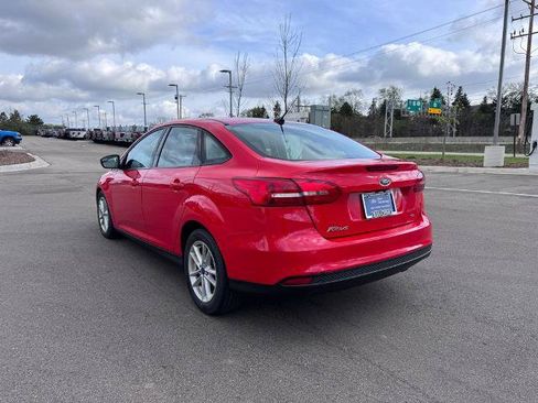 Certified 2017 Ford Focus SE FWD image 4