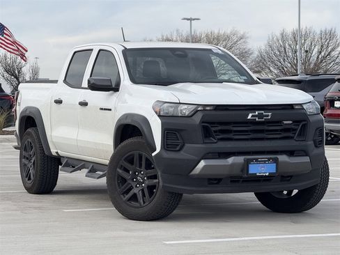 Used 2025 Chevrolet Colorado Trail Boss image 2