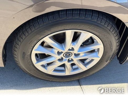 Used 2018 MAZDA MAZDA3 Sport image 11