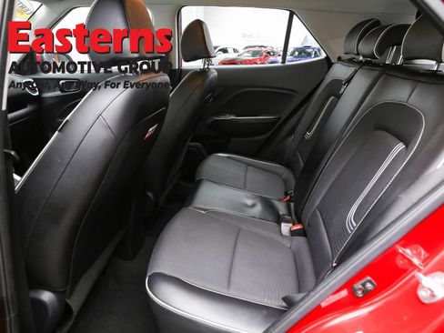 Used 2023 Hyundai Venue Limited FWD image 22