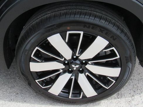 New 2025 Mitsubishi Outlander SE image 8