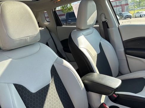 Used 2019 Jeep Compass Latitude FWD image 33
