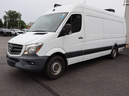 Used 2015 Mercedes-Benz Sprinter 2500 image 2