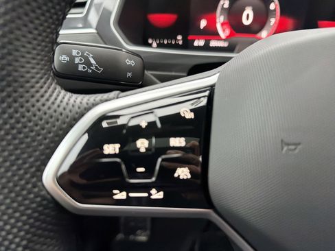 Used 2023 Volkswagen Tiguan SE R-Line image 24