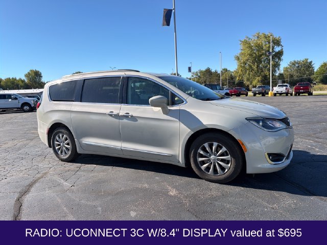 Used 2017 Chrysler Pacifica Touring-L FWD image 8