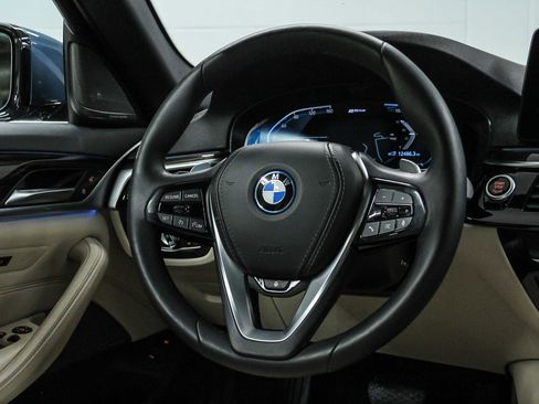 Certified 2023 BMW 530e w/ Premium Package image 16