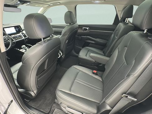 Used 2023 Kia Sorento SX AWD/4WD image 9