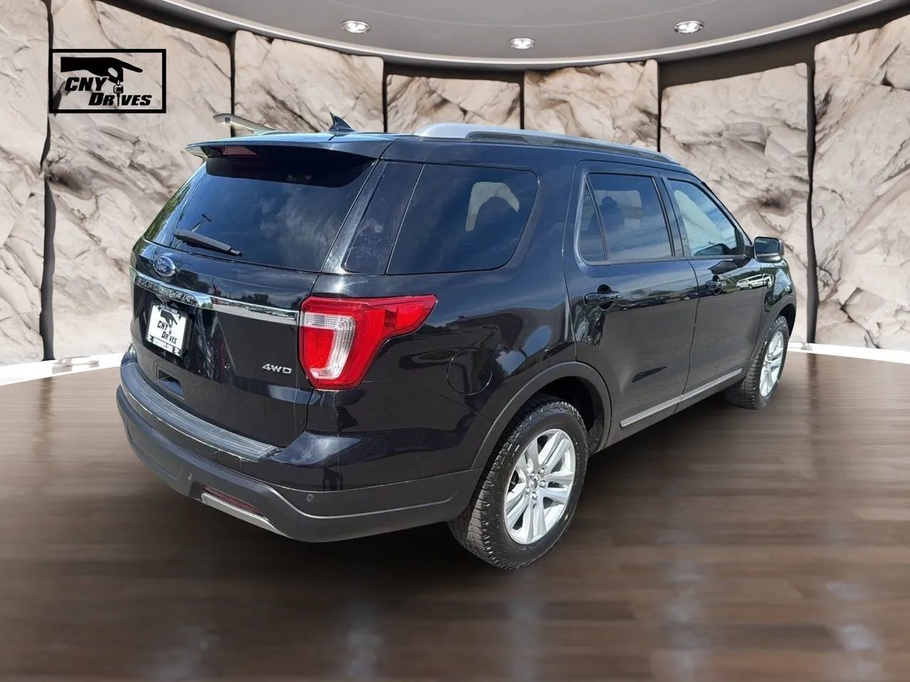 Used 2019 Ford Explorer XLT w/ Equipment Group 202A AWD/4WD image 5
